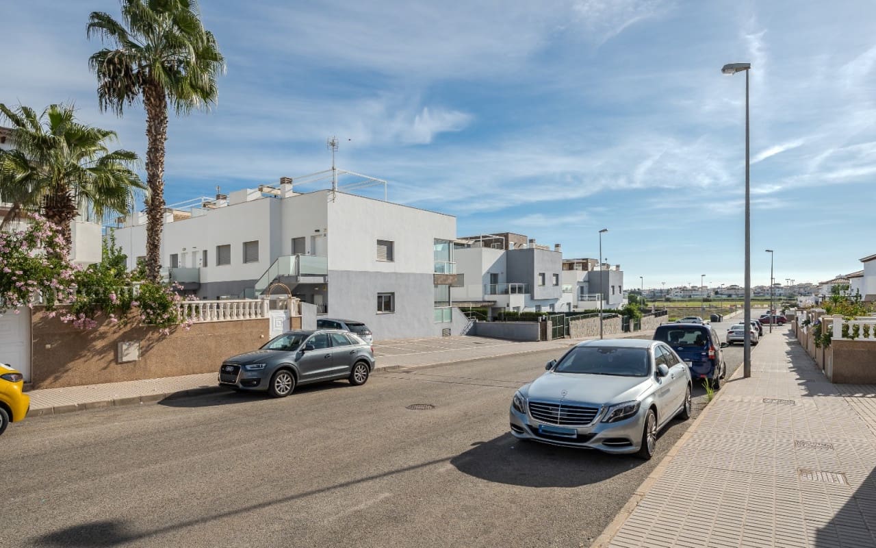2 soveværelse Penthouse til salg i Orihuela Costa med swimmingpool - € 289.000 (Ref: 9412668)