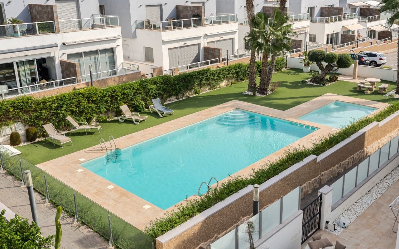 2 soveværelse Penthouse til salg i Orihuela Costa med swimmingpool - € 289.000 (Ref: 9412668)