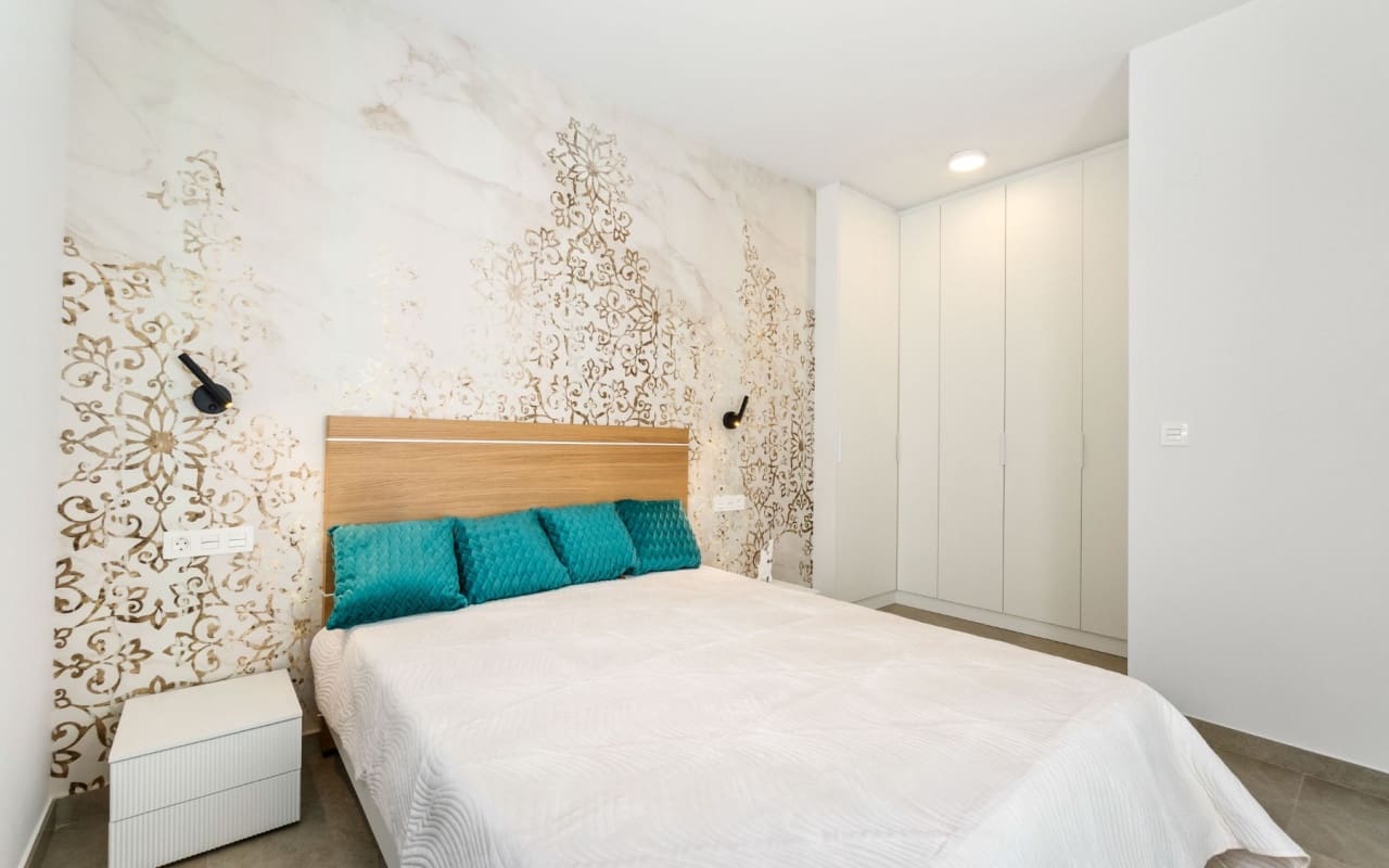 Apartamento de 2 habitaciones en Torrevieja en venta con piscina - 259.000 € (Ref: 9412670)