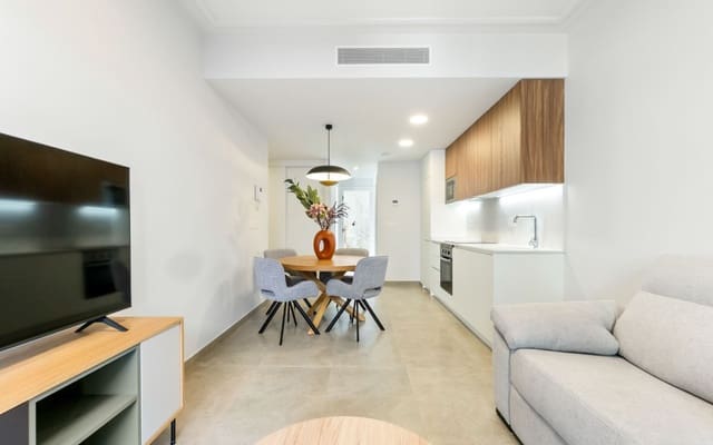 Apartamento de 2 habitaciones en Las Piscinas Naturales, Torrevieja en venta con piscina - 259.000 € (Ref: 9412670)