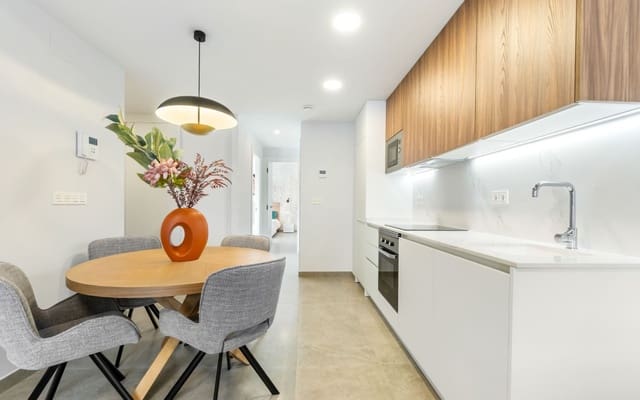 Apartamento de 2 habitaciones en Las Piscinas Naturales, Torrevieja en venta con piscina - 259.000 € (Ref: 9412670)