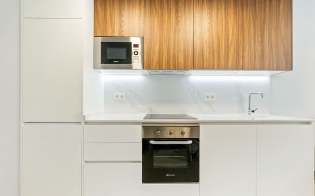 Apartamento de 2 habitaciones en Las Piscinas Naturales, Torrevieja en venta con piscina - 259.000 € (Ref: 9412670)