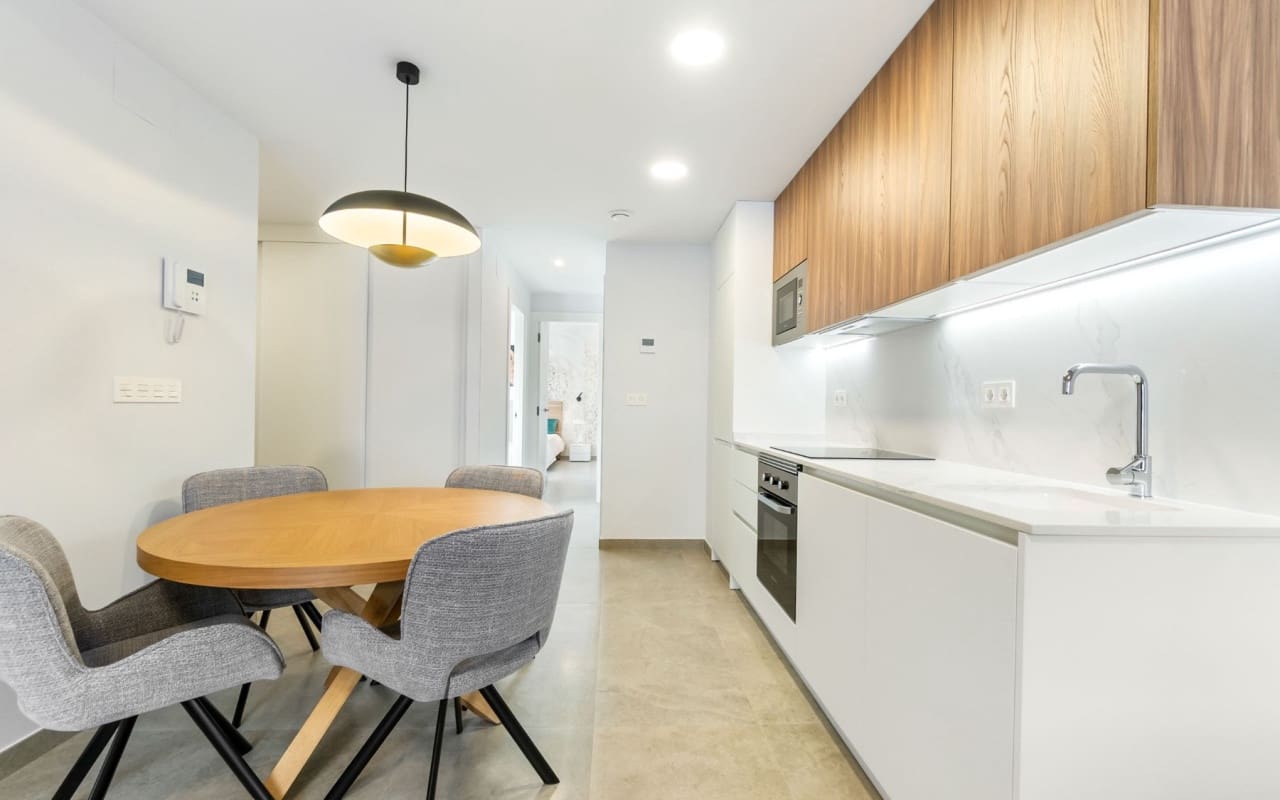 Apartamento de 2 habitaciones en Torrevieja en venta con piscina - 259.000 € (Ref: 9412670)