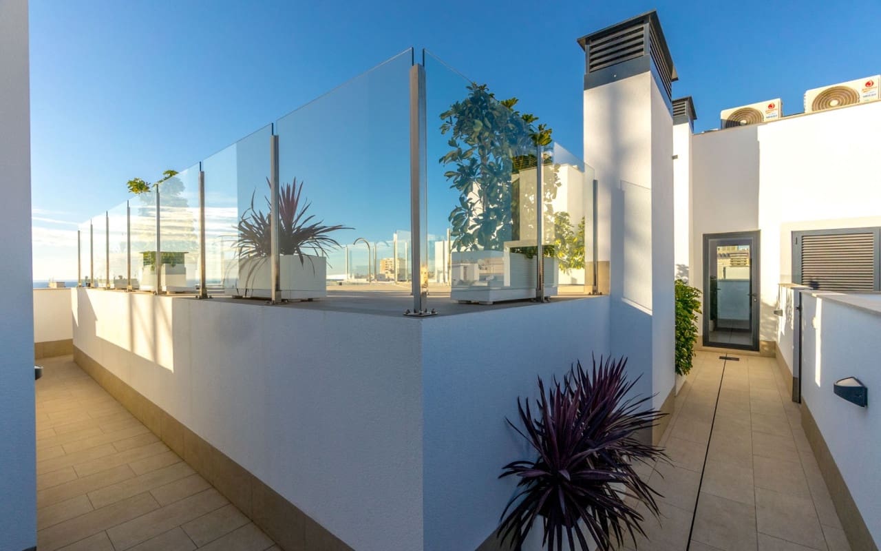 Apartamento de 2 habitaciones en Torrevieja en venta con piscina - 259.000 € (Ref: 9412670)