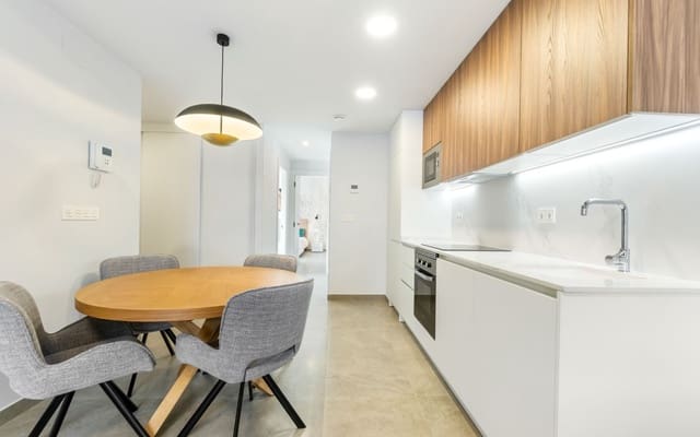 Apartamento de 2 habitaciones en Las Piscinas Naturales, Torrevieja en venta con piscina - 259.000 € (Ref: 9412670)