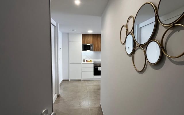 Apartamento de 2 habitaciones en Las Piscinas Naturales, Torrevieja en venta con piscina - 249.900 € (Ref: 9412670)