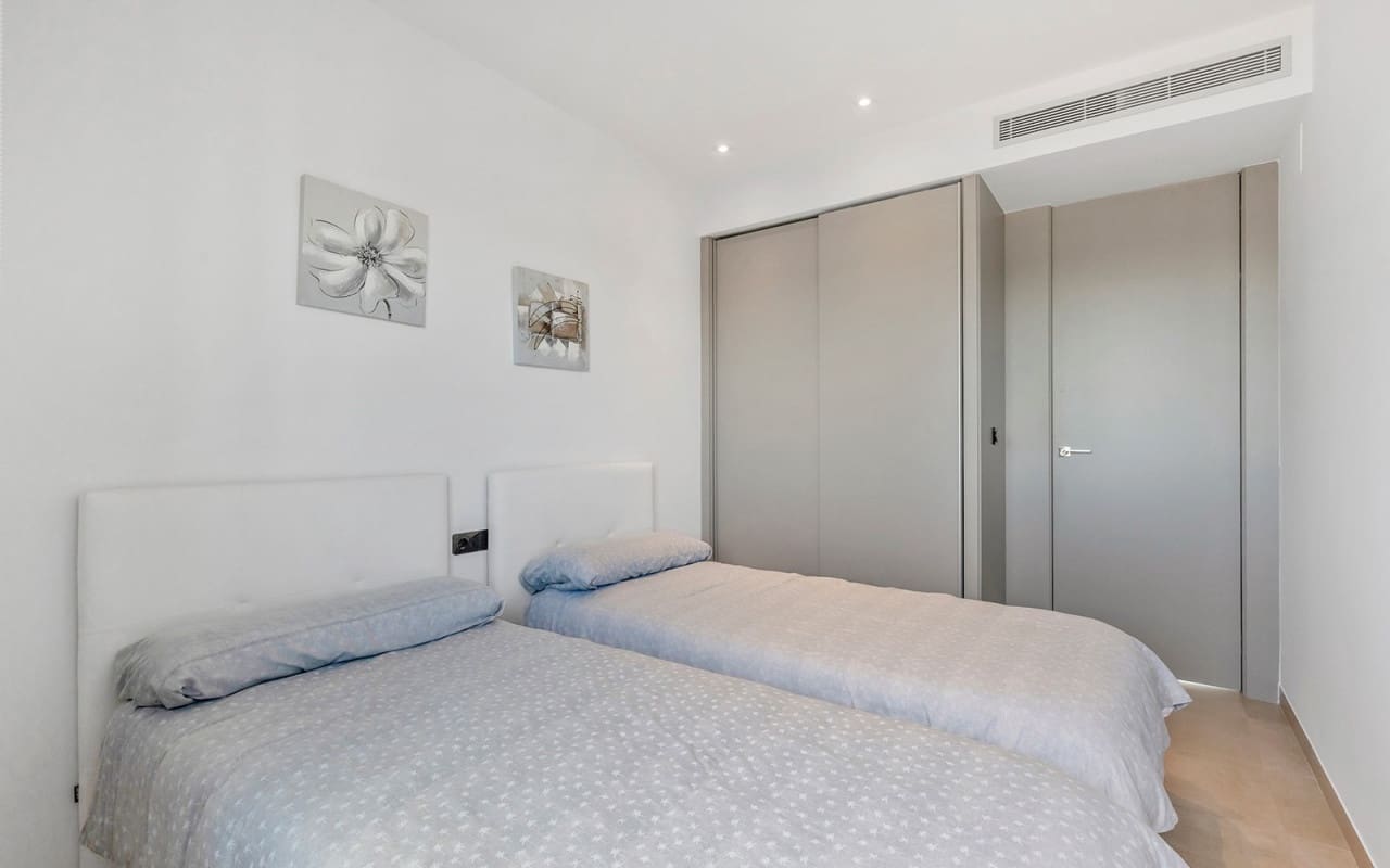 2 slaapkamer Appartement te koop in Orihuela Costa met zwembad - € 335.000 (Ref: 9412671)