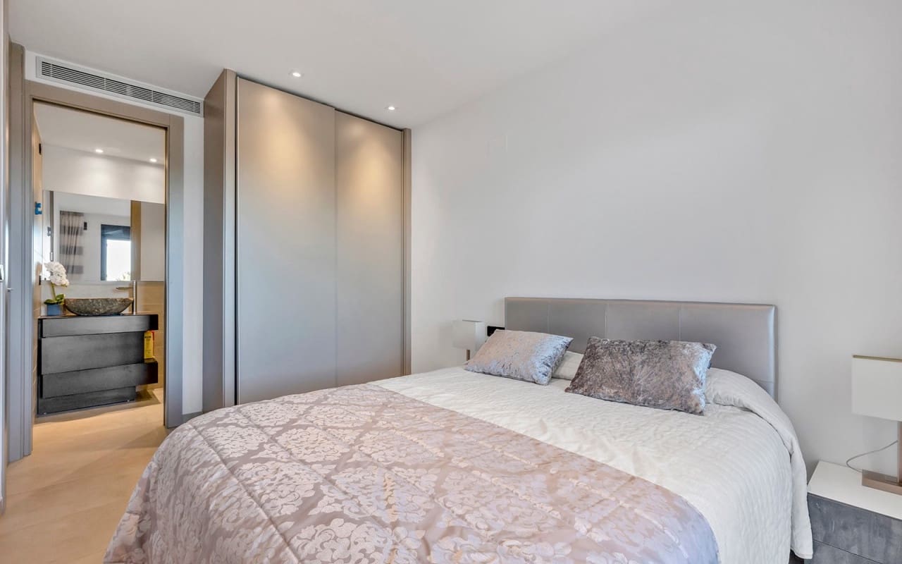 2 slaapkamer Appartement te koop in Orihuela Costa met zwembad - € 335.000 (Ref: 9412671)