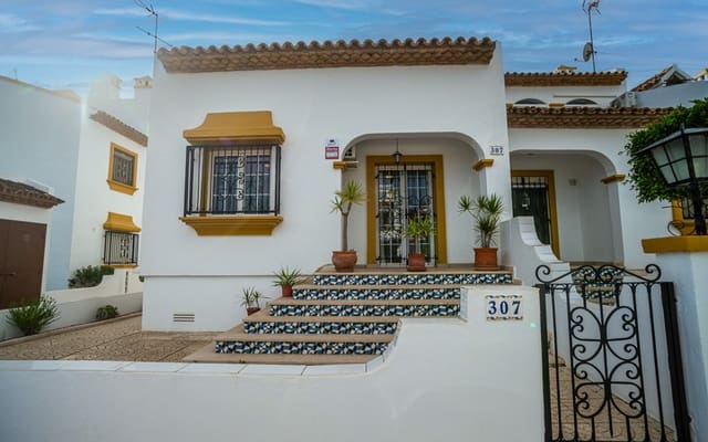 3 bedroom Villa for sale in Villamartin, Orihuela with pool - € 299,500 (Ref: 9416172)