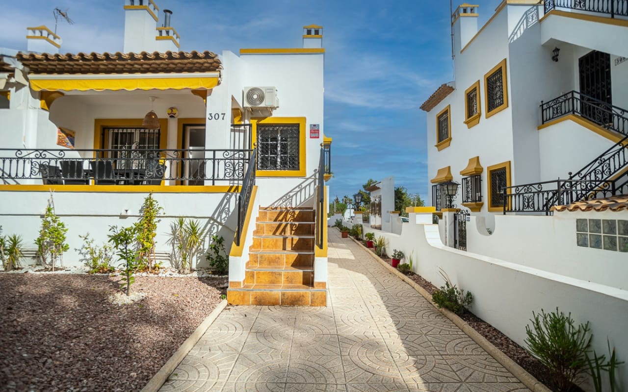 3 bedroom Villa for sale in Villamartin with pool - € 299,500 (Ref: 9416172)