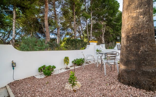 3 bedroom Villa for sale in Villamartin, Orihuela with pool - € 299,500 (Ref: 9416172)