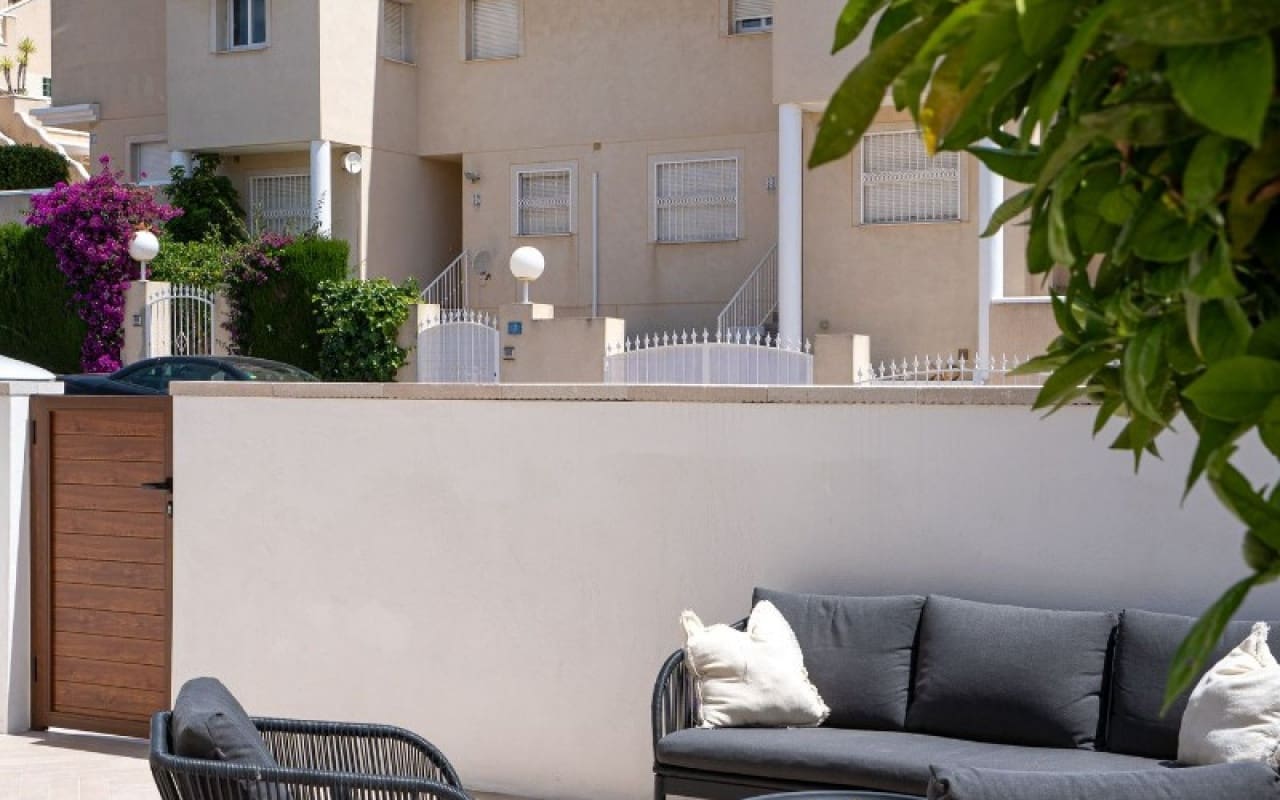 2 bedroom Townhouse for sale in Los Altos with pool - € 279,000 (Ref: 9416179)