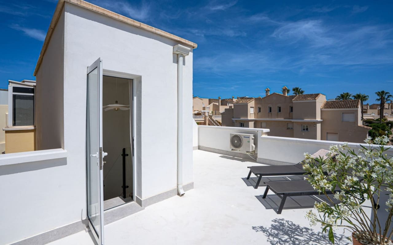 2 bedroom Townhouse for sale in Los Altos with pool - € 279,000 (Ref: 9416179)