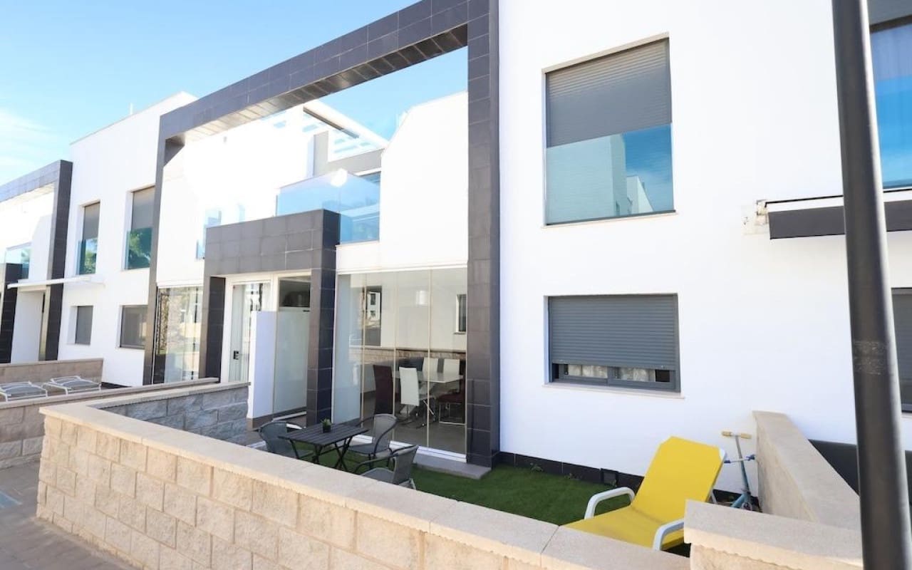 2 soveværelse Bungalow til salg i La Zenia med swimmingpool - € 289.000 (Ref: 9416180)