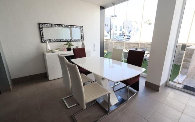2 soveværelse Bungalow til salg i La Zenia, Orihuela med swimmingpool - € 289.000 (Ref: 9416180)