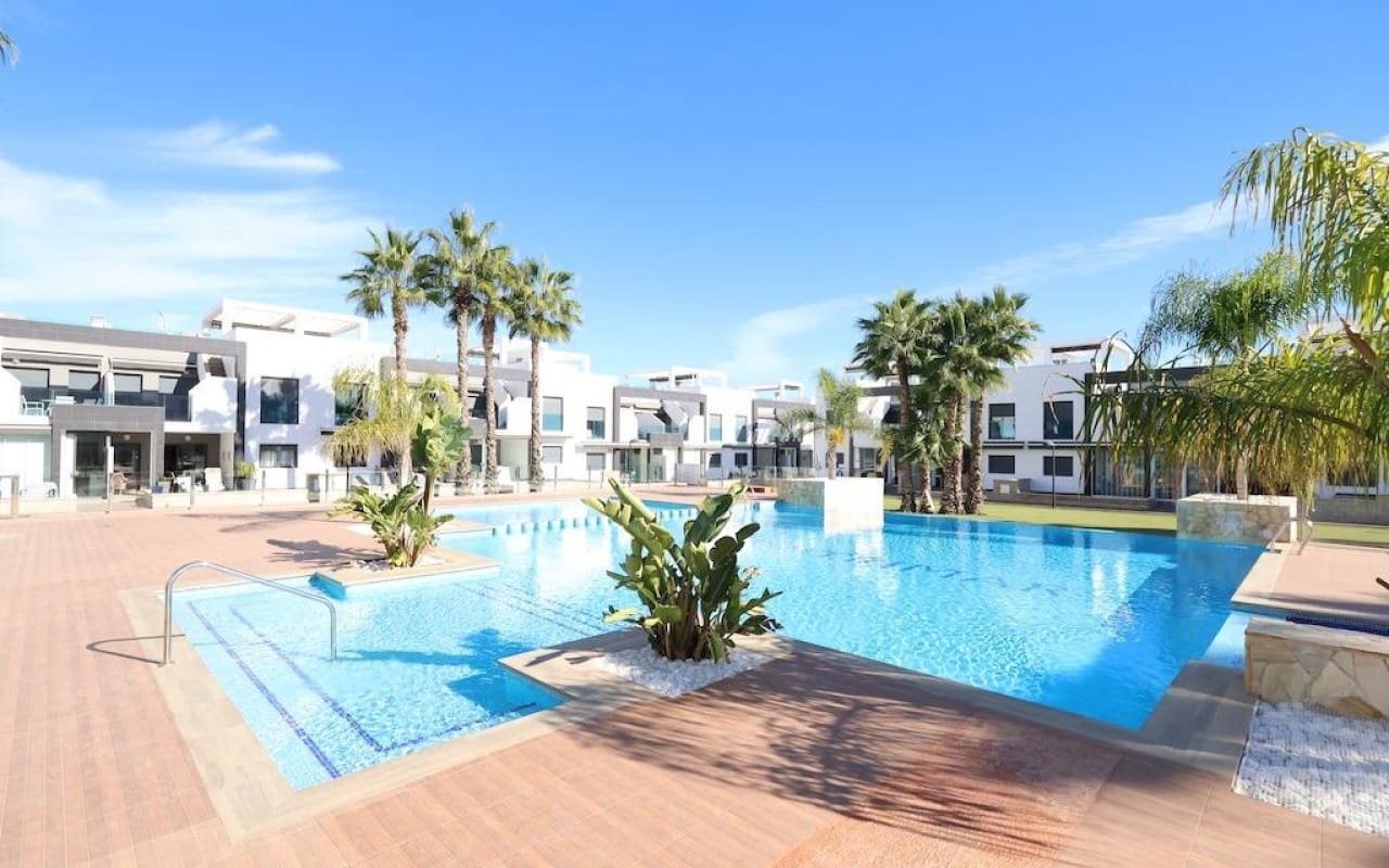 2 soveværelse Bungalow til salg i La Zenia med swimmingpool - € 289.000 (Ref: 9416180)