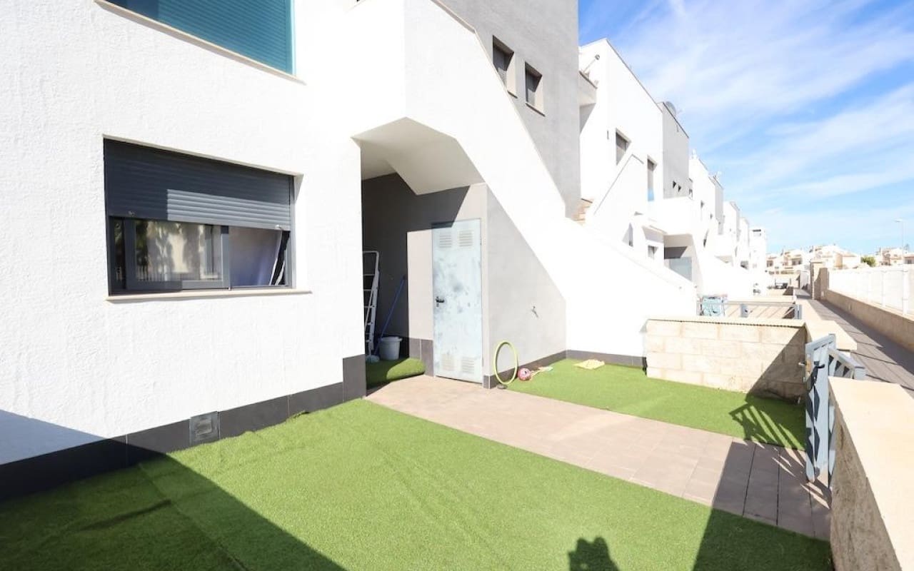 2 soveværelse Bungalow til salg i La Zenia med swimmingpool - € 289.000 (Ref: 9416180)