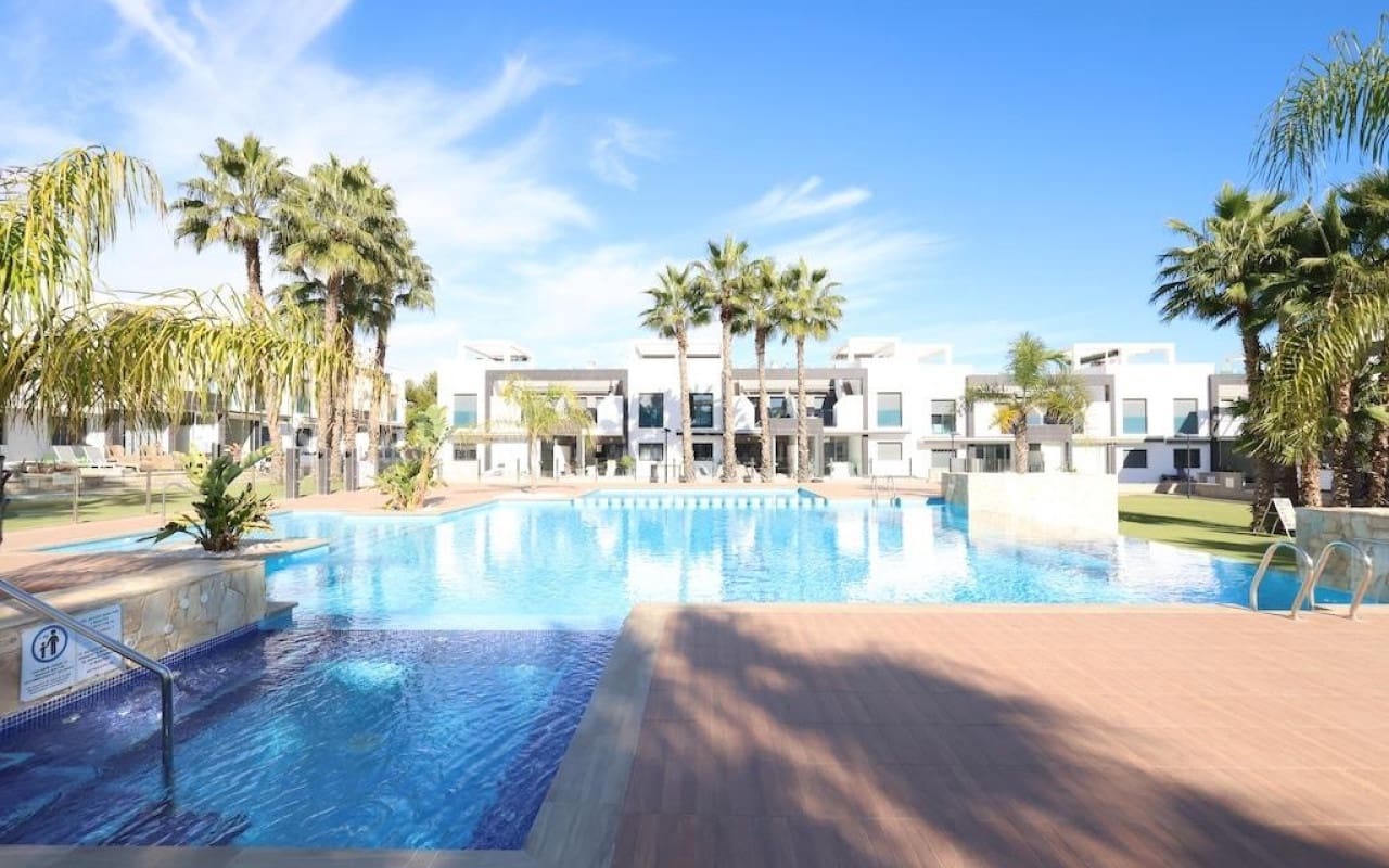 2 soveværelse Bungalow til salg i La Zenia med swimmingpool - € 289.000 (Ref: 9416180)