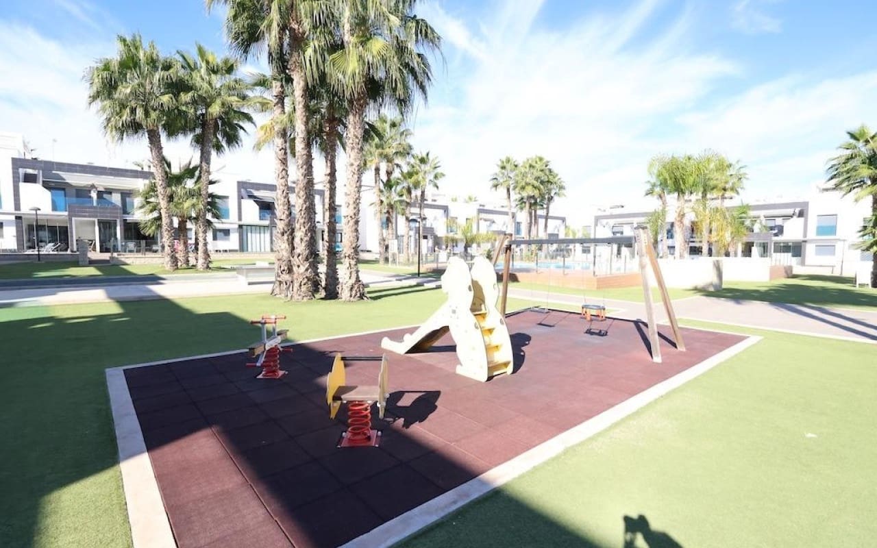 2 soveværelse Bungalow til salg i La Zenia med swimmingpool - € 289.000 (Ref: 9416180)