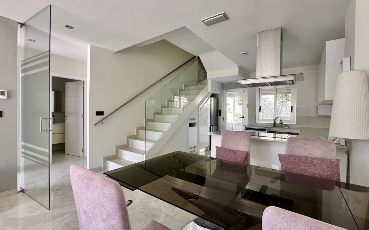 3 soveværelse Villa til salg i Orihuela Costa med swimmingpool - € 389.000 (Ref: 9421556)