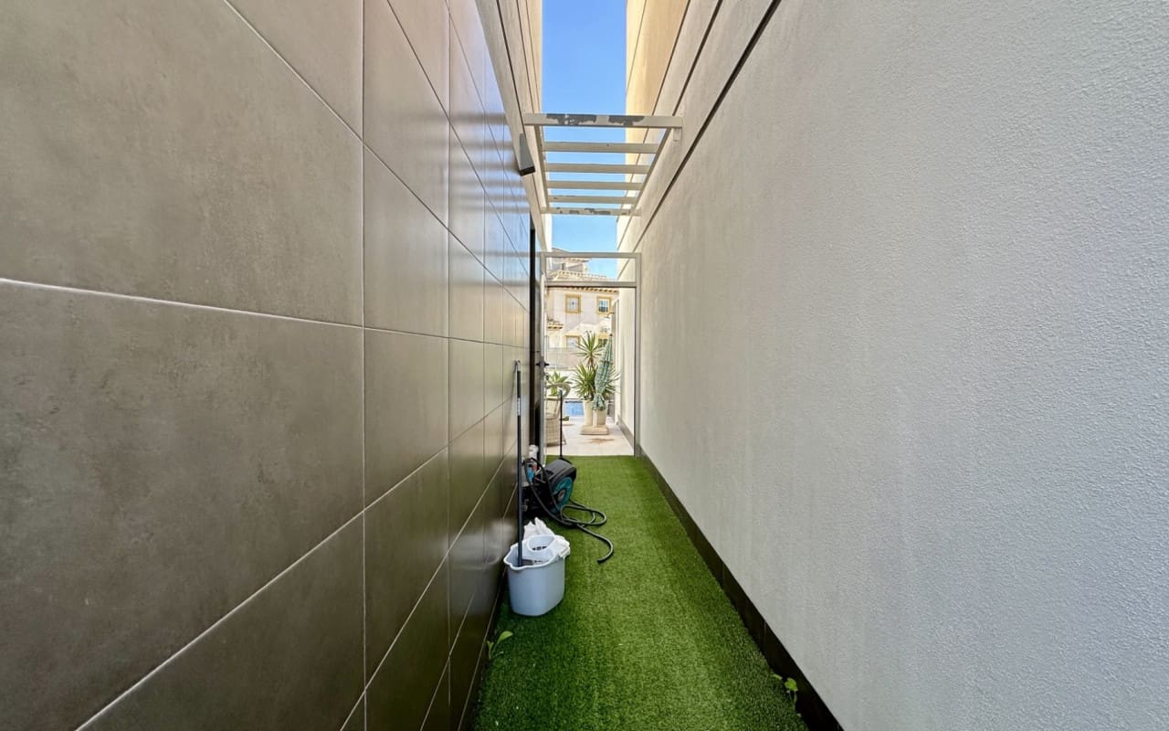 3 soveværelse Villa til salg i Orihuela Costa med swimmingpool - € 389.000 (Ref: 9421556)