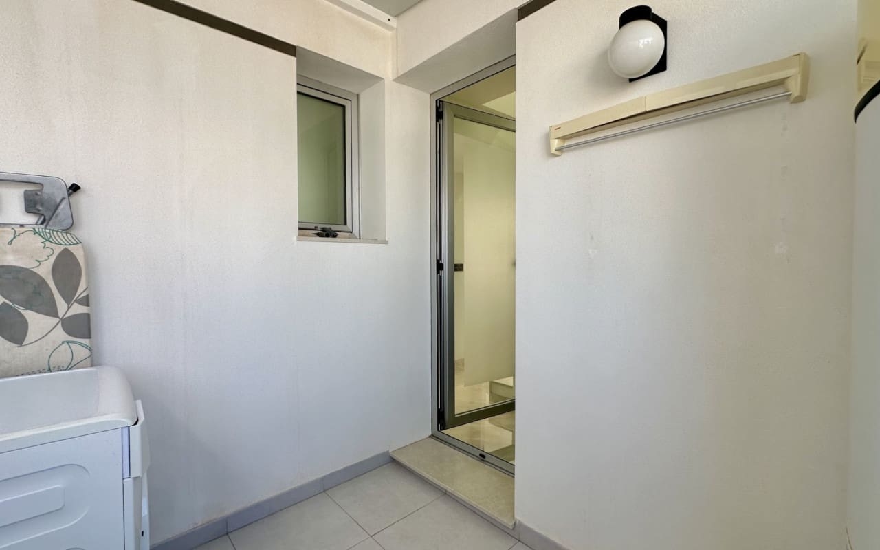 3 soveværelse Villa til salg i Orihuela Costa med swimmingpool - € 389.000 (Ref: 9421556)