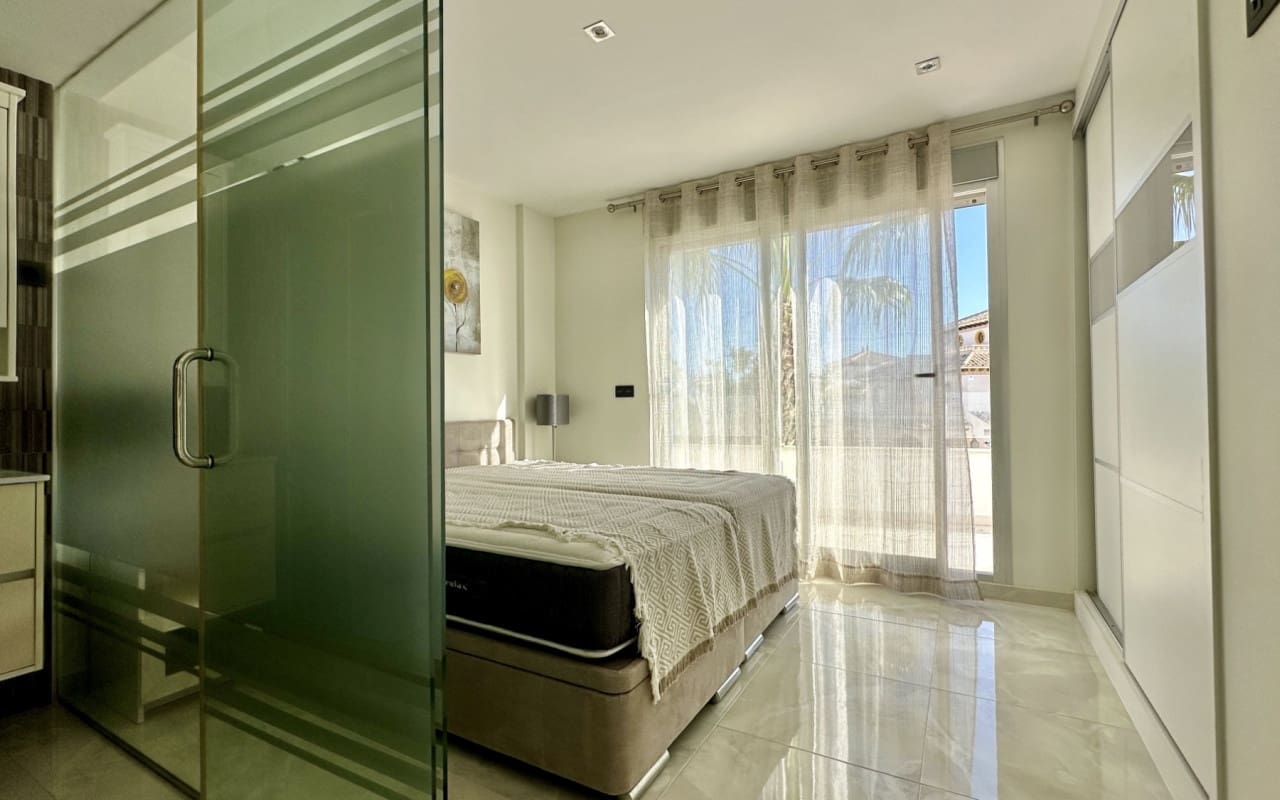 3 soveværelse Villa til salg i Orihuela Costa med swimmingpool - € 389.000 (Ref: 9421556)