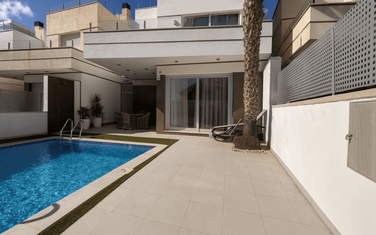 3 soveværelse Villa til salg i Orihuela Costa med swimmingpool - € 389.000 (Ref: 9421556)
