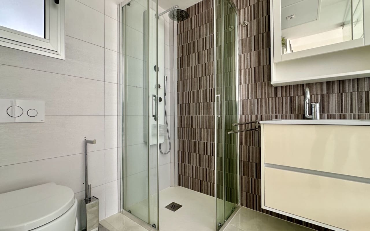 3 soveværelse Villa til salg i Orihuela Costa med swimmingpool - € 389.000 (Ref: 9421556)