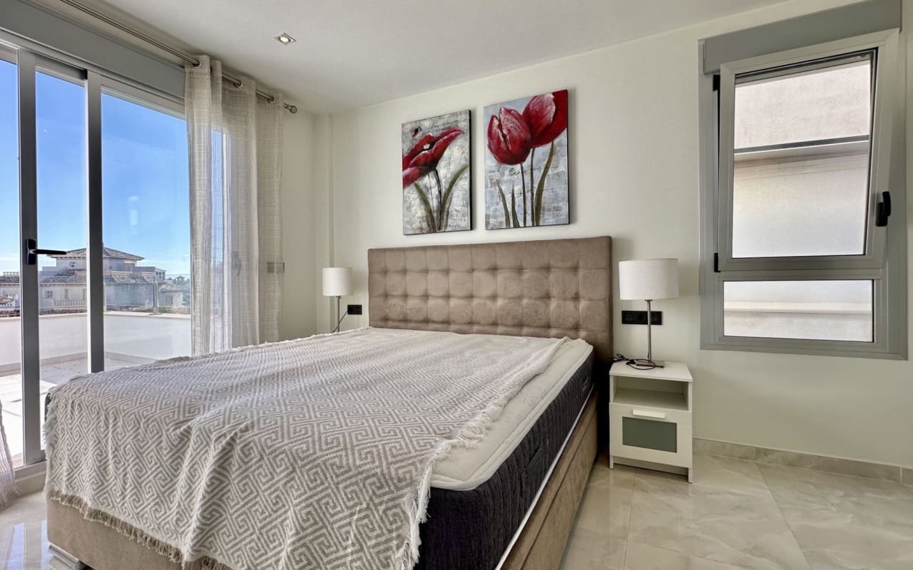 3 soveværelse Villa til salg i Orihuela Costa med swimmingpool - € 389.000 (Ref: 9421556)