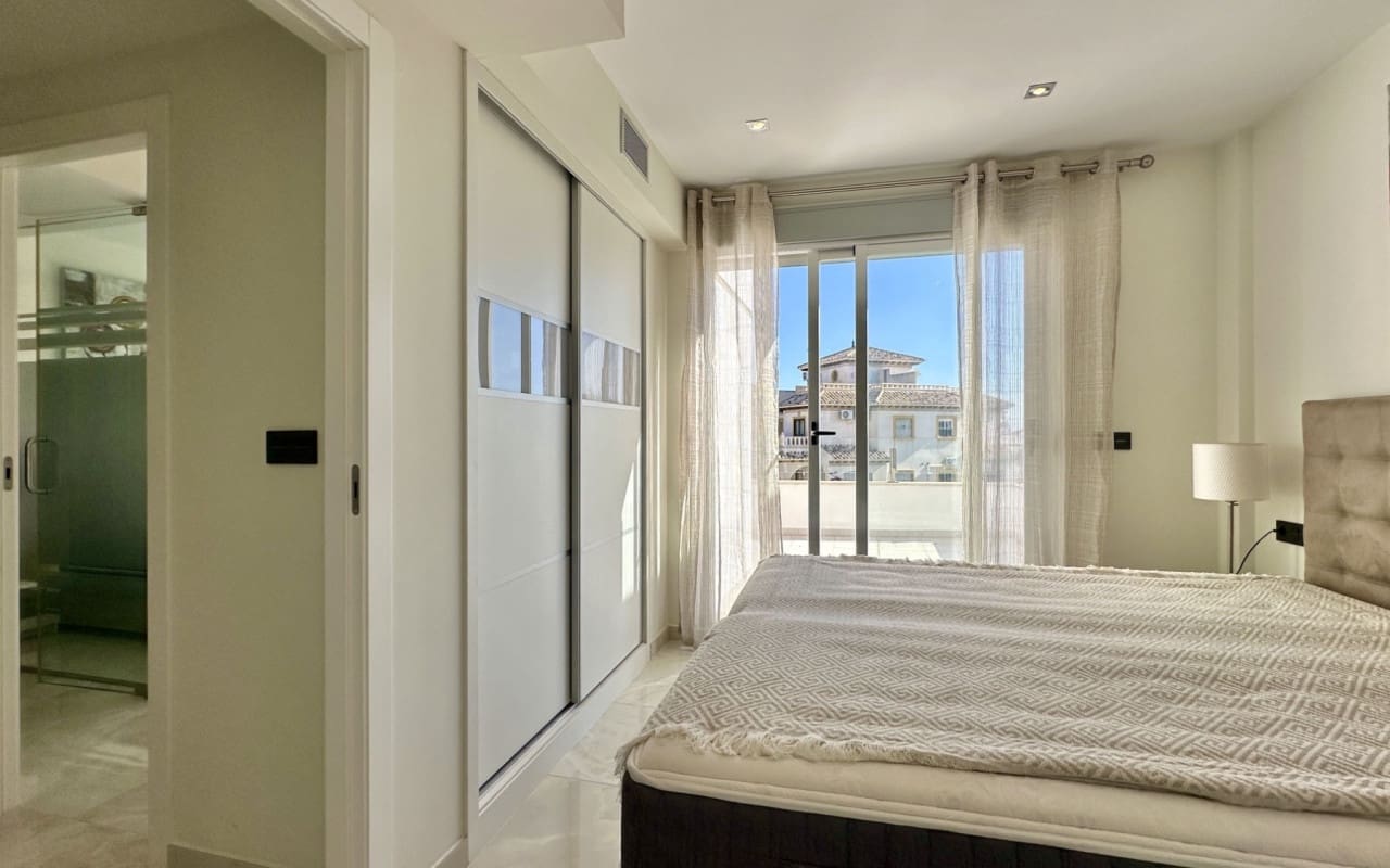 3 soveværelse Villa til salg i Orihuela Costa med swimmingpool - € 389.000 (Ref: 9421556)