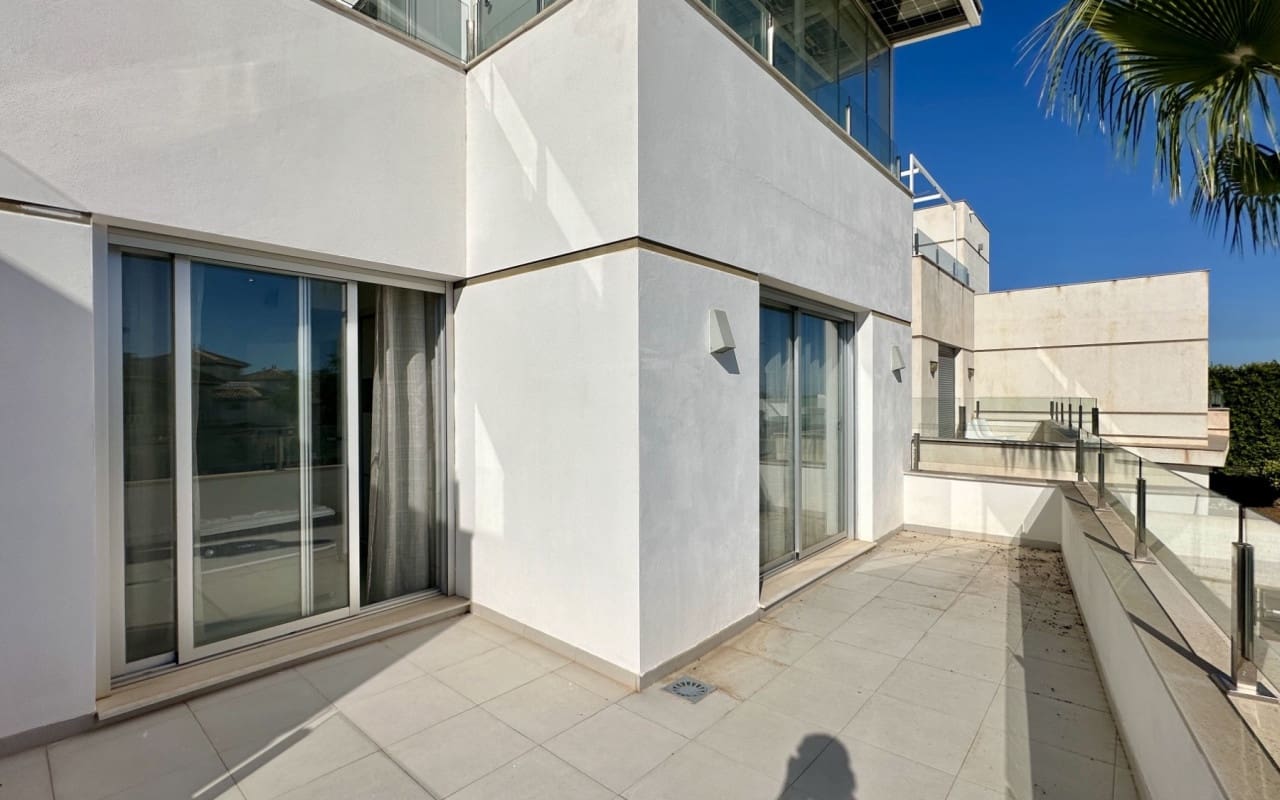 3 soveværelse Villa til salg i Orihuela Costa med swimmingpool - € 389.000 (Ref: 9421556)