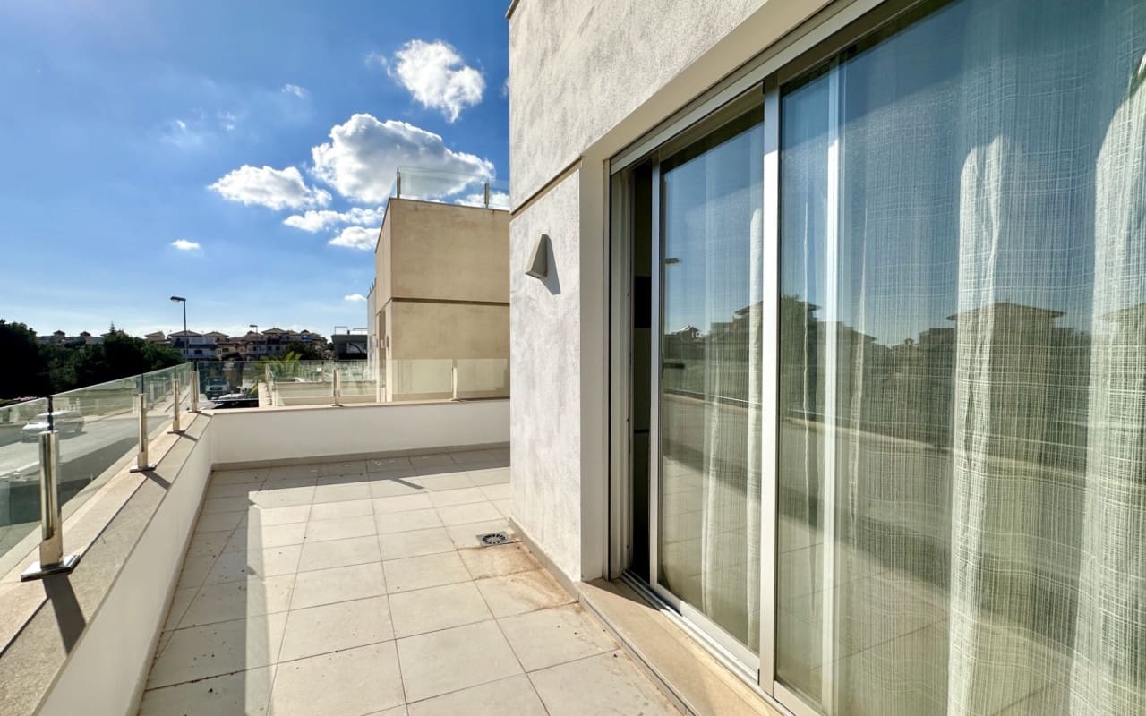 3 soveværelse Villa til salg i Orihuela Costa med swimmingpool - € 389.000 (Ref: 9421556)