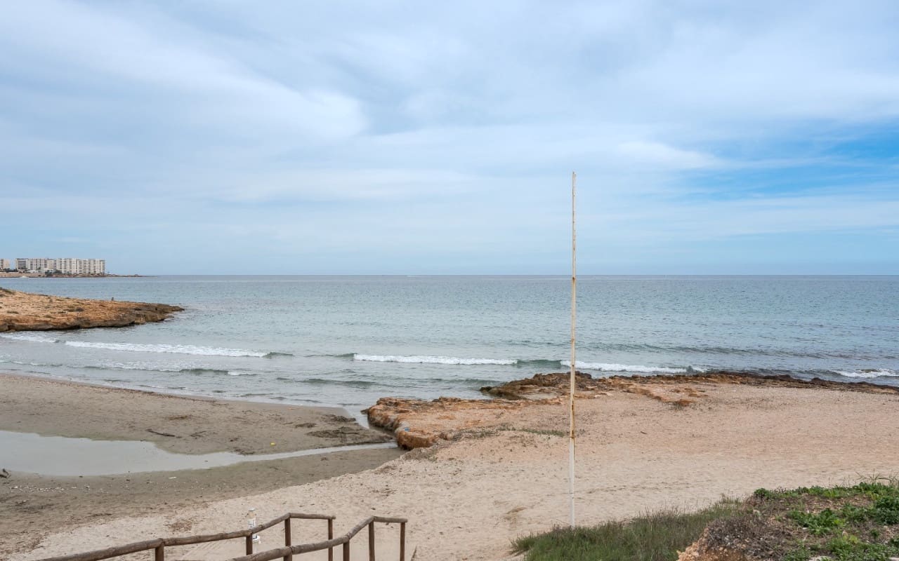 2 bedroom Apartment for sale in Playa Flamenca with pool - € 380,000 (Ref: 9421559)