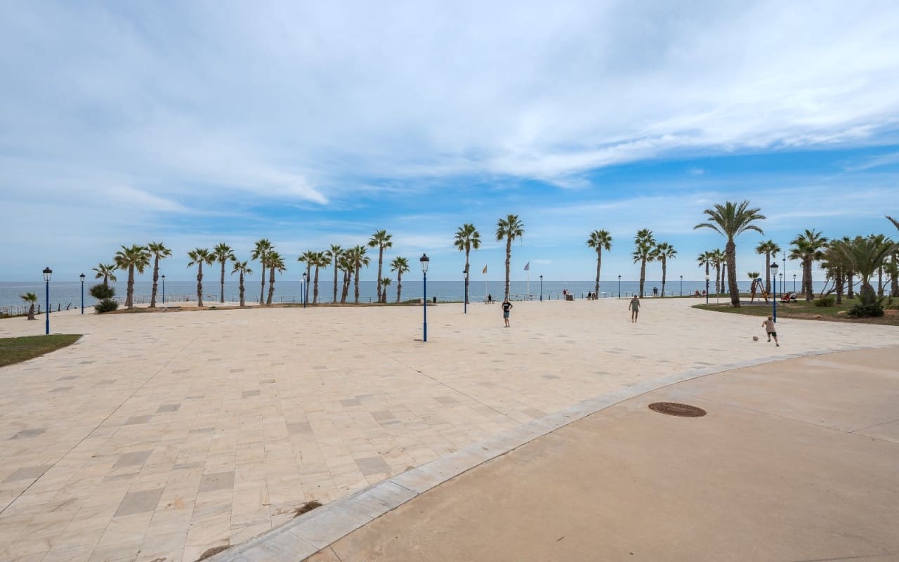 2 bedroom Apartment for sale in Playa Flamenca with pool - € 380,000 (Ref: 9421559)