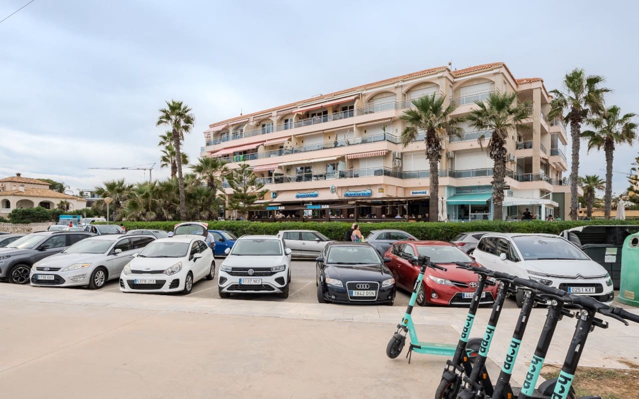 2 bedroom Apartment for sale in Playa Flamenca with pool - € 380,000 (Ref: 9421559)