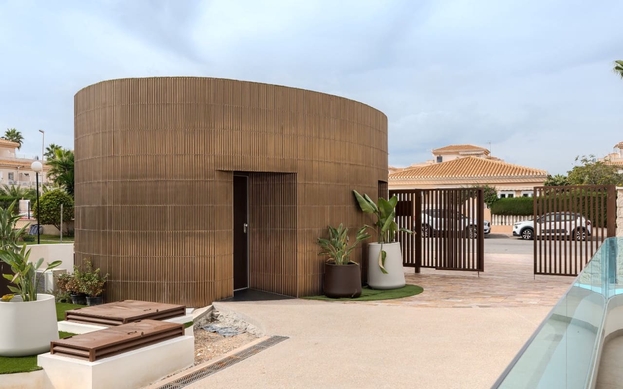 2 bedroom Apartment for sale in Playa Flamenca with pool - € 380,000 (Ref: 9421559)