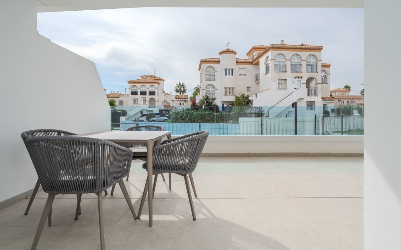 2 bedroom Apartment for sale in Playa Flamenca with pool - € 380,000 (Ref: 9421559)