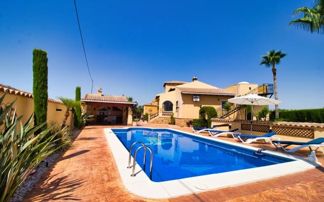 4 bedroom Villa for sale in Orihuela ciudad, Orihuela with pool - € 399,500 (Ref: 9421560)