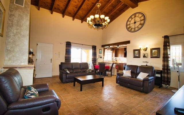 4 bedroom Villa for sale in Orihuela ciudad, Orihuela with pool - € 399,500 (Ref: 9421560)