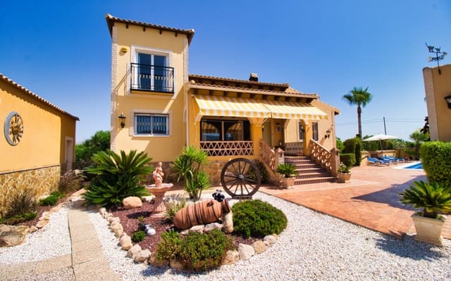 4 bedroom Villa for sale in Orihuela ciudad, Orihuela with pool - € 399,500 (Ref: 9421560)