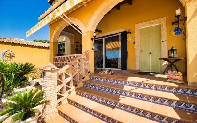 4 bedroom Villa for sale in Orihuela ciudad, Orihuela with pool - € 399,500 (Ref: 9421560)