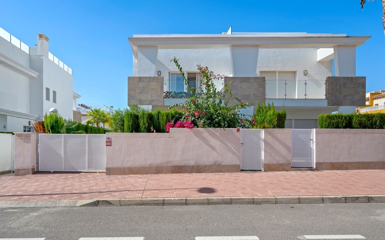 3 soverom Hus til salgs i Dona Pepa med svømmebasseng - € 379 000 (Ref: 9428156)