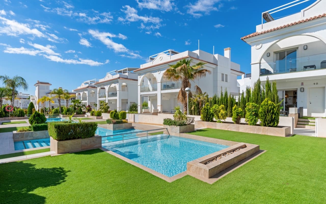 3 soverom Hus til salgs i Dona Pepa med svømmebasseng - € 379 000 (Ref: 9428156)