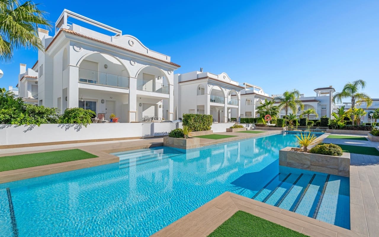 3 soverom Hus til salgs i Dona Pepa med svømmebasseng - € 379 000 (Ref: 9428156)