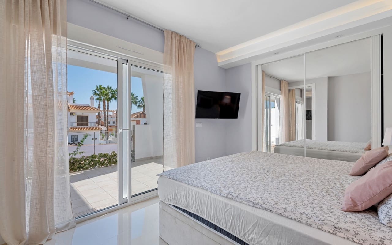 3 soverom Hus til salgs i Dona Pepa med svømmebasseng - € 379 000 (Ref: 9428156)