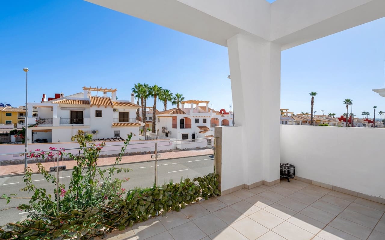 3 soverom Hus til salgs i Dona Pepa med svømmebasseng - € 379 000 (Ref: 9428156)