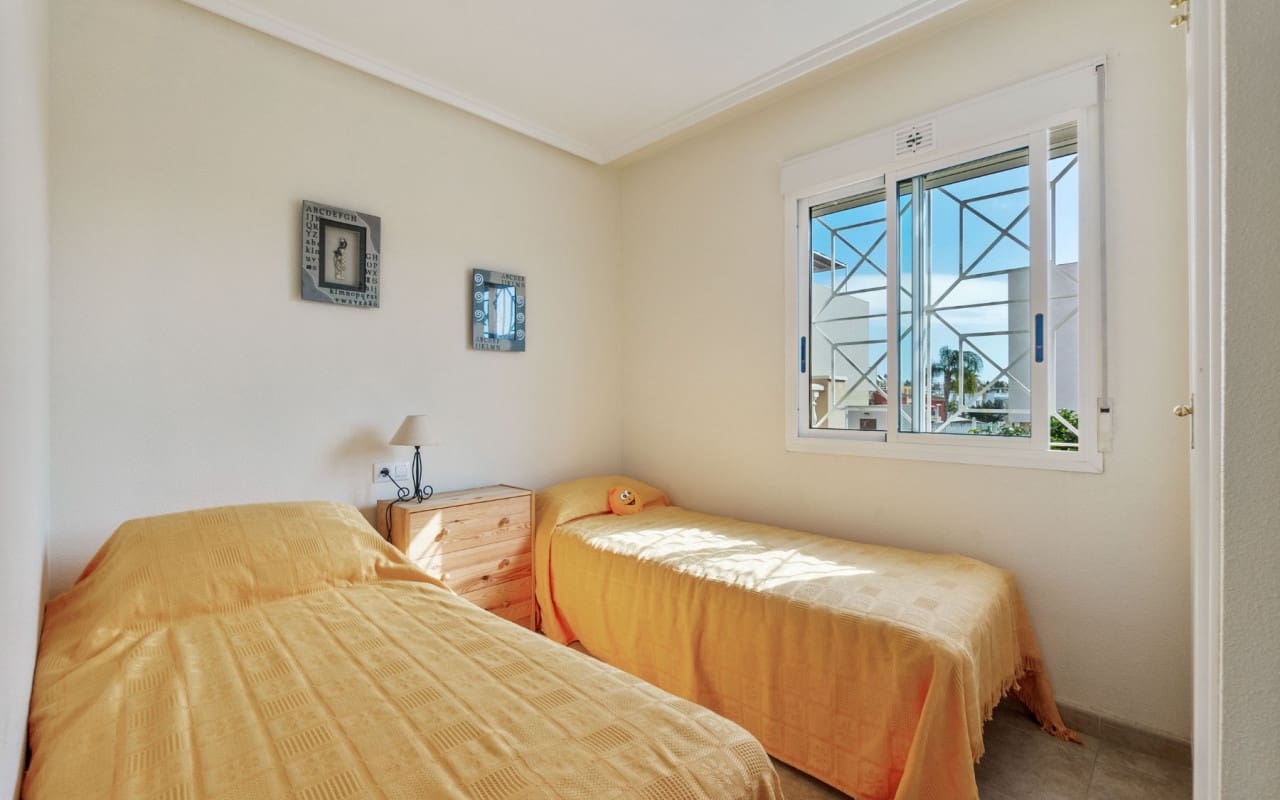 4 soveværelse Byhus til salg i Torrevieja med swimmingpool - € 259.000 (Ref: 9428159)