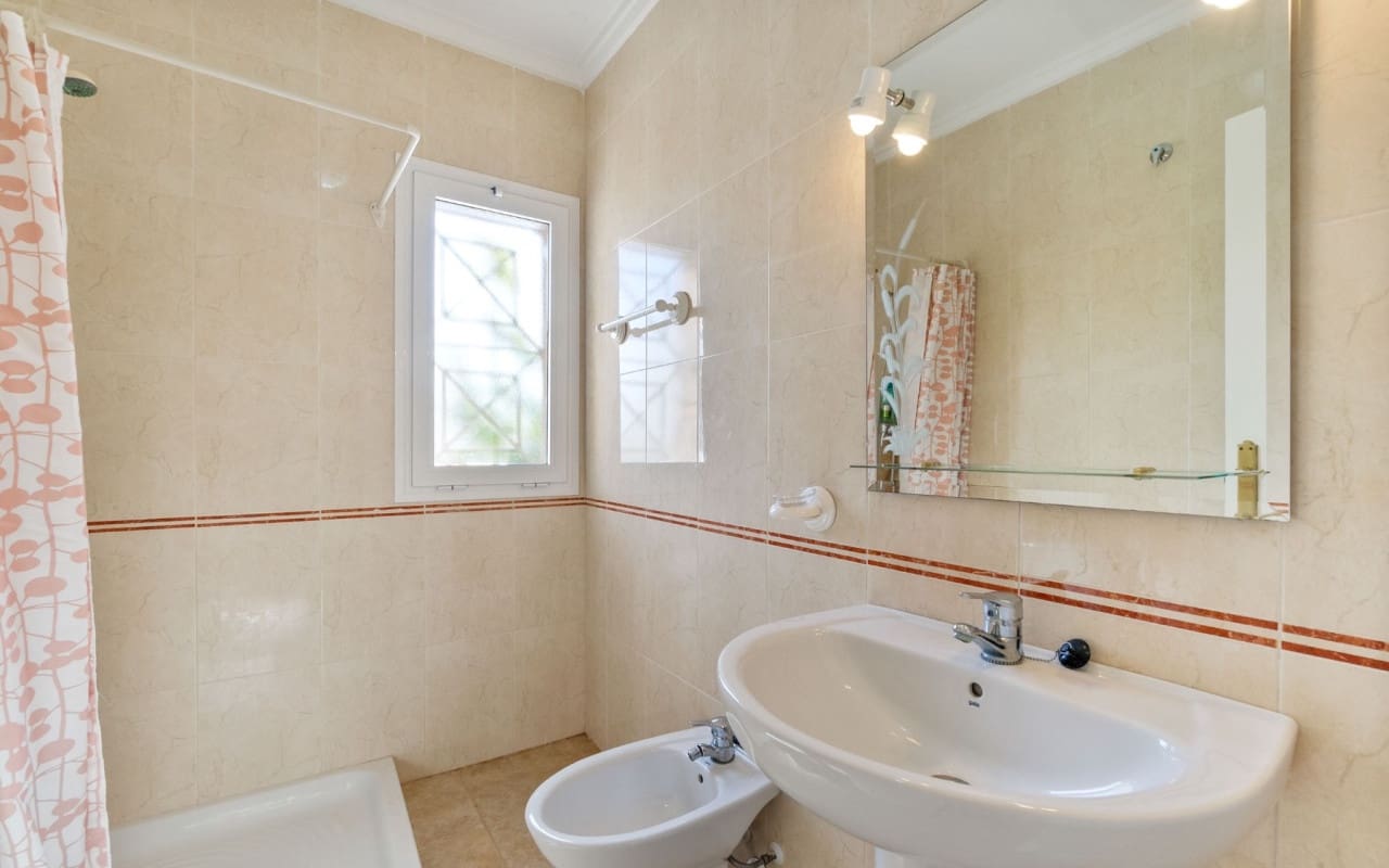 4 soveværelse Byhus til salg i Torrevieja med swimmingpool - € 259.000 (Ref: 9428159)