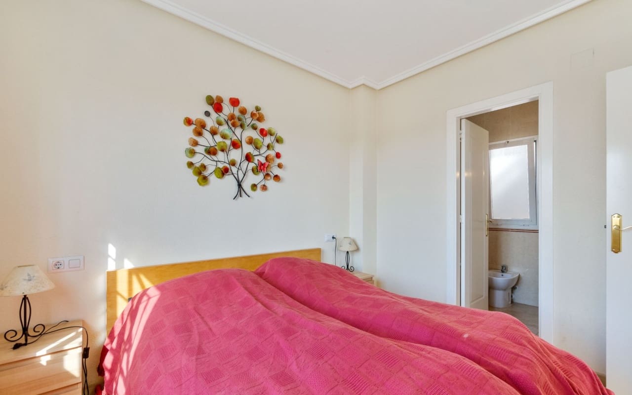 4 soveværelse Byhus til salg i Torrevieja med swimmingpool - € 259.000 (Ref: 9428159)